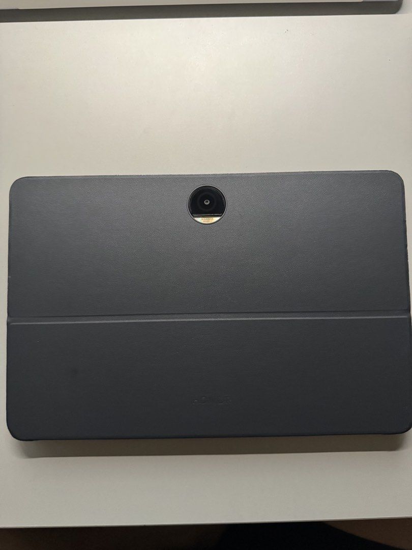 Honor Pad 9 & Honor Choice Pen (Category: Android) located in Quezon City. Submitted by bldcz (Listing ID 1437387112, Image 3). Description: Honor Pad 9 with and Honor Choice Stylus Pen Gray 256GB Like new No issue With box With original keyboard Meet up Fairview Area.