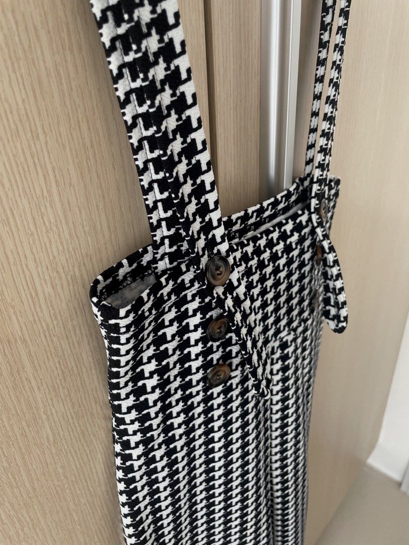 Houndstooth Jumpsuit XS-S (Category: Jumpsuits) located in Manila. Submitted by hellonuggy (Listing ID 1437334602, Image 2). Description: - Houndstooth jumpsuit - Size: XS-S - Features: High-waisted design, suspender straps, button details - Pattern: Black and white - Condition: Worn once - Stretch fabric.