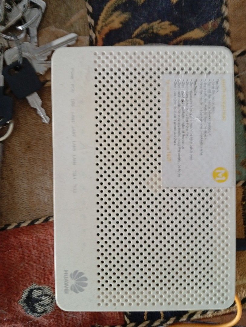 Huawei Router with cables451417245766789120