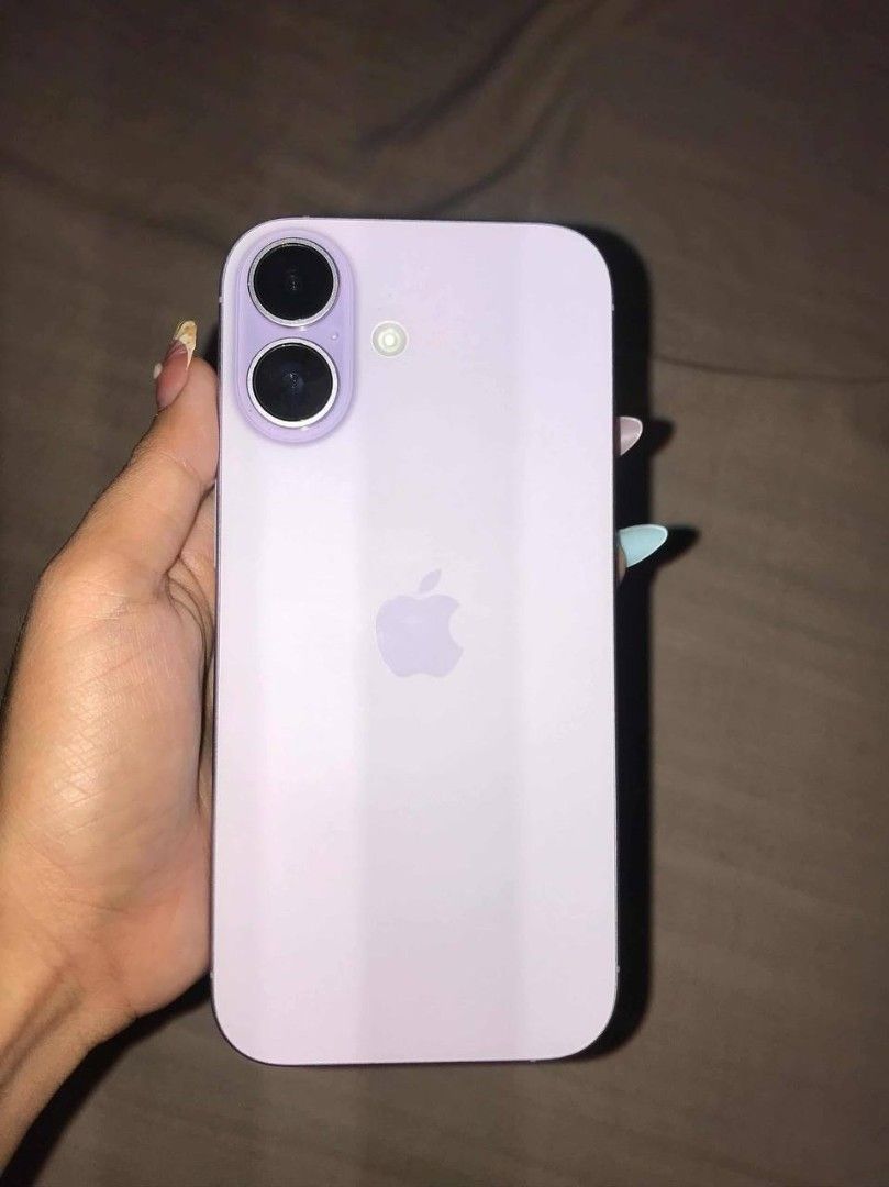 Iphone 17 256GB (Category: iPhone 17 Series) located in Manila. Submitted by auratron (Listing ID 1437327746, Image 1). Description: Iphone 17 256GB 99% Battery health Like New comes with box price is negotiable.