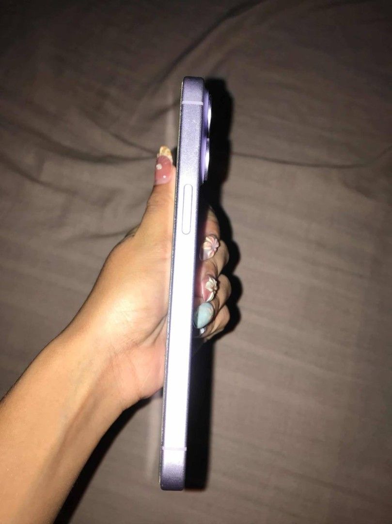 Iphone 17 256GB (Category: iPhone 17 Series) located in Manila. Submitted by auratron (Listing ID 1437327746, Image 2). Description: Iphone 17 256GB 99% Battery health Like New comes with box price is negotiable.
