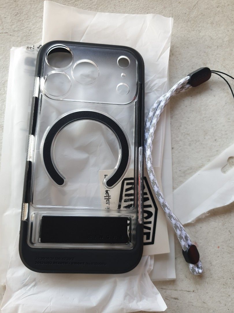 iPhone 17 Pro Ringke Case UX Magnetic Clear Negotiable (Category: Cases & Sleeves) located in Cainta. Submitted by nighelking (Listing ID 1437293334, Image 1). Description: Sobrang ganda pa po and no scratches Original Ringke Case, Made in Korea Online Price 954 I'll sell at 600 nalang po.