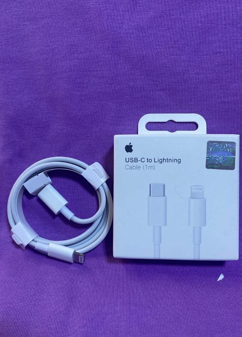 Iphone/ipad usb-c to lightning cable (Category: Chargers & Cables) located in Manila. Submitted by pricious (Listing ID 1437357803, Image 1). Description: .