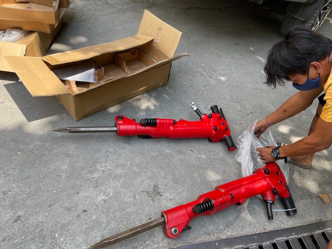 Jack hammer 90 lbs Heavy Duty Unit (Category: Construction Tools & Equipment) located in Cavite. Submitted by lapuagjans96184 (Listing ID 1437293516, Image 2). Description: Heavy Duty Unit model: TPB 90 (Toku) Description: 90 lbs pavement breaker (jack hammer) with 1 pc moil point Widely used by Maynilad & Prime Water Contractors Plus 25,000 for unit with complete accessories Free delivery to Manila & Nearby Areas Demo purchase unit.