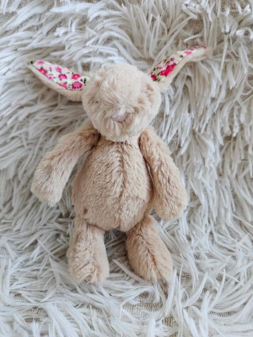 Jellycat Bundle Blossom Honey Bunny (Category: Plushies & Soft Toys) located in Taguig. Submitted by wonderworksbyjanele (Listing ID 1437253273, Image 2). Description: Retail Price Small-1.9k Tiny-3.9k.