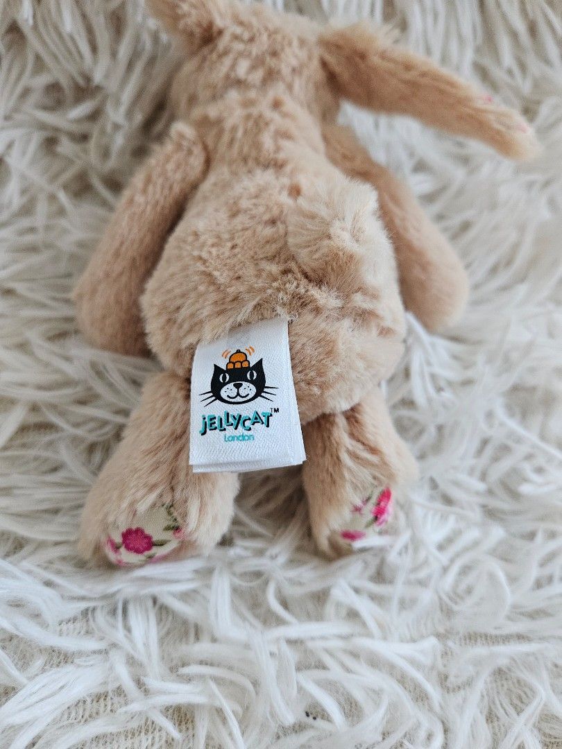 Jellycat Bundle Blossom Honey Bunny (Category: Plushies & Soft Toys) located in Taguig. Submitted by wonderworksbyjanele (Listing ID 1437253273, Image 3). Description: Retail Price Small-1.9k Tiny-3.9k.