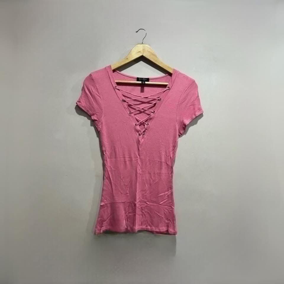 Jessica Simpson Pink Y2K Blouse (Category: Blouses) located in Manila. Submitted by couture_cache (Listing ID 1437278968, Image 2). Description: May sign of use. Fits small to semi-medium frame. First to pay basis and payment first. Delivery shouldered by buyer: Lalamove, J&T, or Flash Express. No rush shipping. Location: Taytay, Rizal.