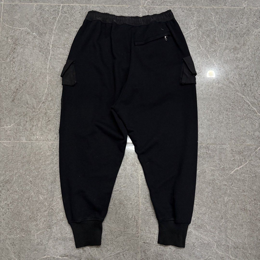 Julius 7 Multipocket Sweat Pants (Category: Joggers) located in Bacolod City. Submitted by cast.archives (Listing ID 1437354116, Image 2). Description: Julius 7 Multipocket Sweat Pants Authentic Size: Medium Condition: Excellent Flaw: Normal sign of used Waist: 28" - 40" Length: 39" Inseam: 24" .
