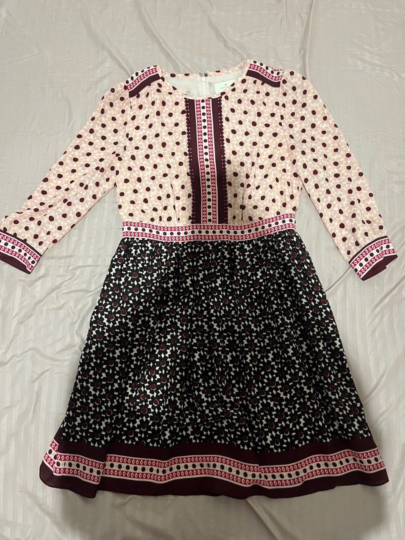 Kate Spade Printed Dress (Category: Dresses) located in Manila. Submitted by cydeclutters (Listing ID 1437354636, Image 3). Description: Kate Spade dress Fits Medium to Large Condition 9/10.