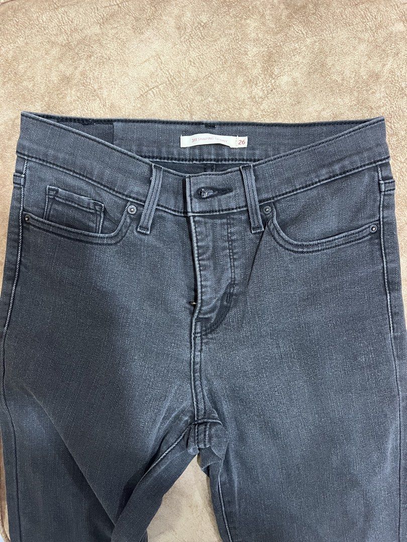 Levis (Category: Jeans & Leggings) located in Kuantan. Submitted by kayyusofff (Listing ID 1437216463, Image 3). Description: Size 26.
