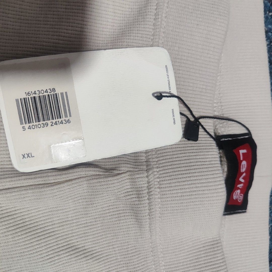 LEVI'S BIKER SHORTS XXL (Category: Activewear) located in Makati City. Submitted by jasdici (Listing ID 1437351993, Image 3). Description: xxl on tag 40-44 waist.