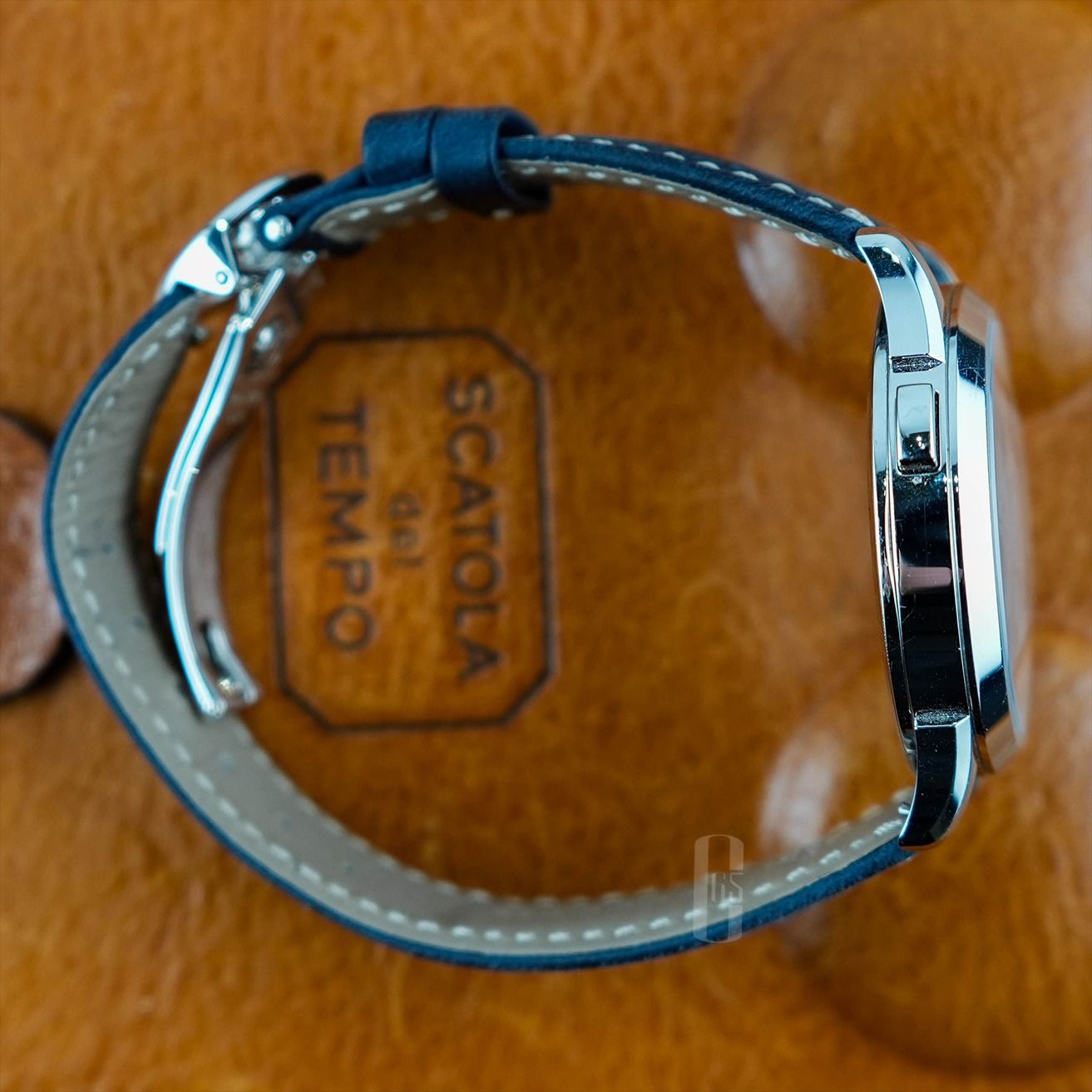[SOLD-DM to source] Patek Philippe PP World Time 5230P-001 (Category: Watches) located in Singapore. Submitted by calibre65 (Listing ID 1437281315, Image 3). Description: This piece has been SOLD. DM us and we can source a similar piece for you! Patek Philippe PP World Time Reference Number: 5230P-001 Condition: Lightly Used Comes with: Full Set (Box & Papers) Dated: Q2 2023 Size: 38.5mm Case material: Platinum Strap material: Leather --- Calibre