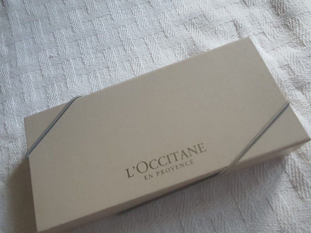 L'Occitane En Provence Verbena Gift Set (Category: Body Care) located in Iloilo. Submitted by bricknoir (Listing ID 1437213823, Image 1). Description: - L'Occitane Verbena Gift Set - Includes travel-sized shampoo, conditioner, body lotion, shower gel, and a shea butter soap. - Comes in a branded box with an elastic band. - Features a quote from Olivier Baussan..