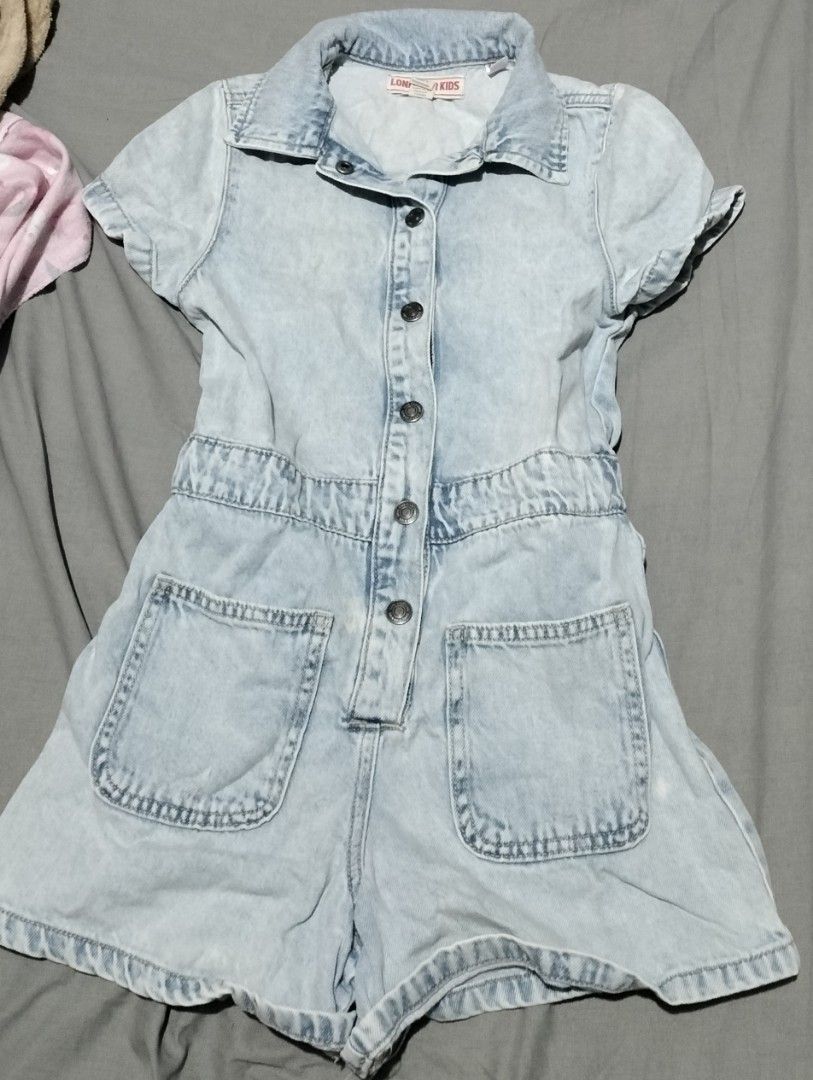 Lone Star Kids Denim Romper Size 7 (Category: Babies & Kids Fashion) located in Pateros City. Submitted by GandakaHandpick2.0 (Listing ID 1437360789, Image 1). Description: - Lone Star Kids denim romper - Size 7 - Collared neckline - Button-down front - Short sleeves - Two front pockets - Waist detail - 100% cotton - Perfect for a casual look.