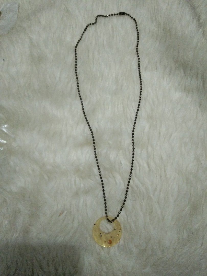Long necklace with round resin pendant (Category: Necklaces) located in Quezon City. Submitted by eidorableshop (Listing ID 1437359653, Image 1). Description: .