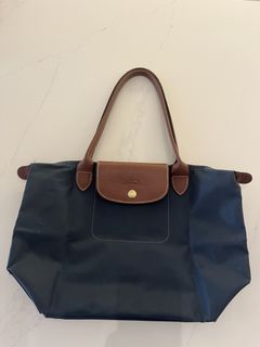 (Category: ) located in . Submitted by shop213 (Listing ID 1437250284, Image 1). Description: .