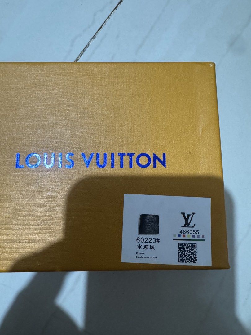 Louis Vuitton black wallet (Category: Luxury Bags & Wallets) located in Pikit. Submitted by abogago_96 (Listing ID 1437369435, Image 2). Description: Hangtag lang kulang.
