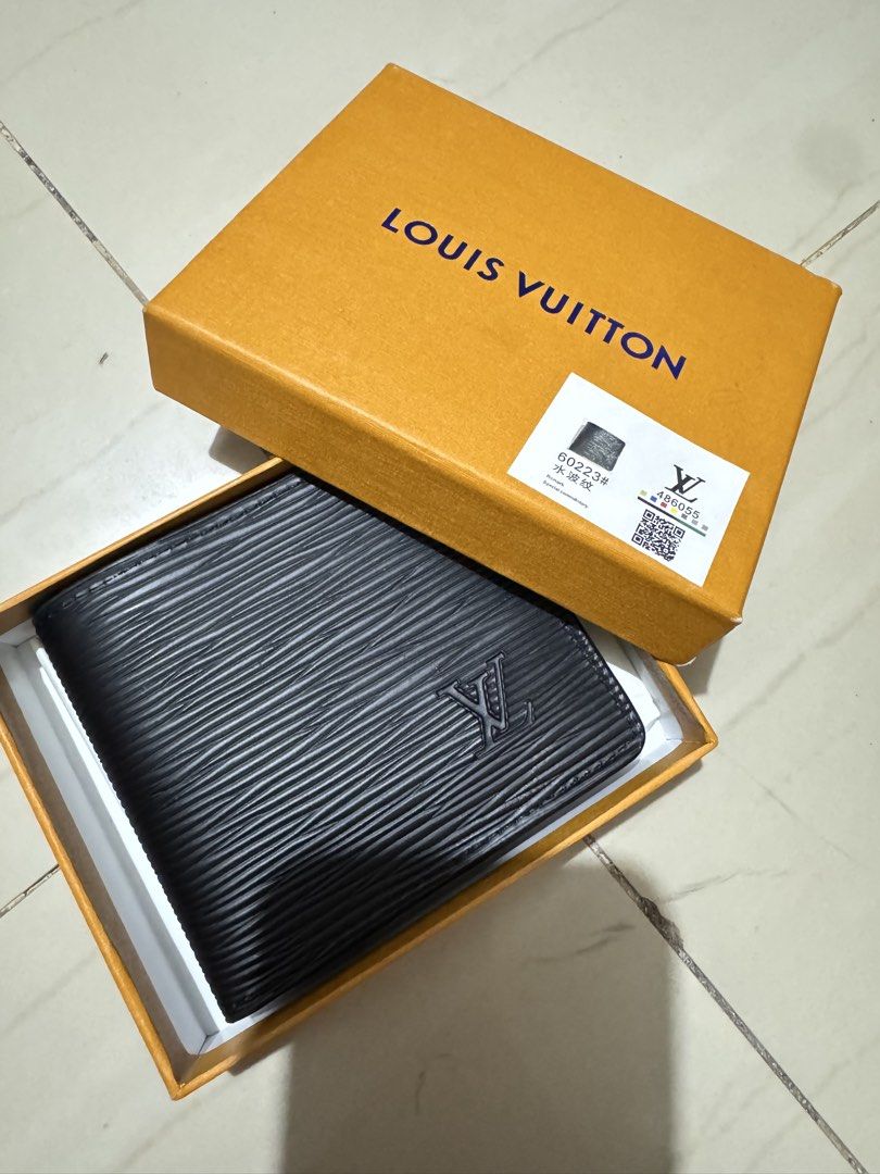 Louis Vuitton black wallet (Category: Luxury Bags & Wallets) located in Pikit. Submitted by abogago_96 (Listing ID 1437369435, Image 1). Description: Hangtag lang kulang.