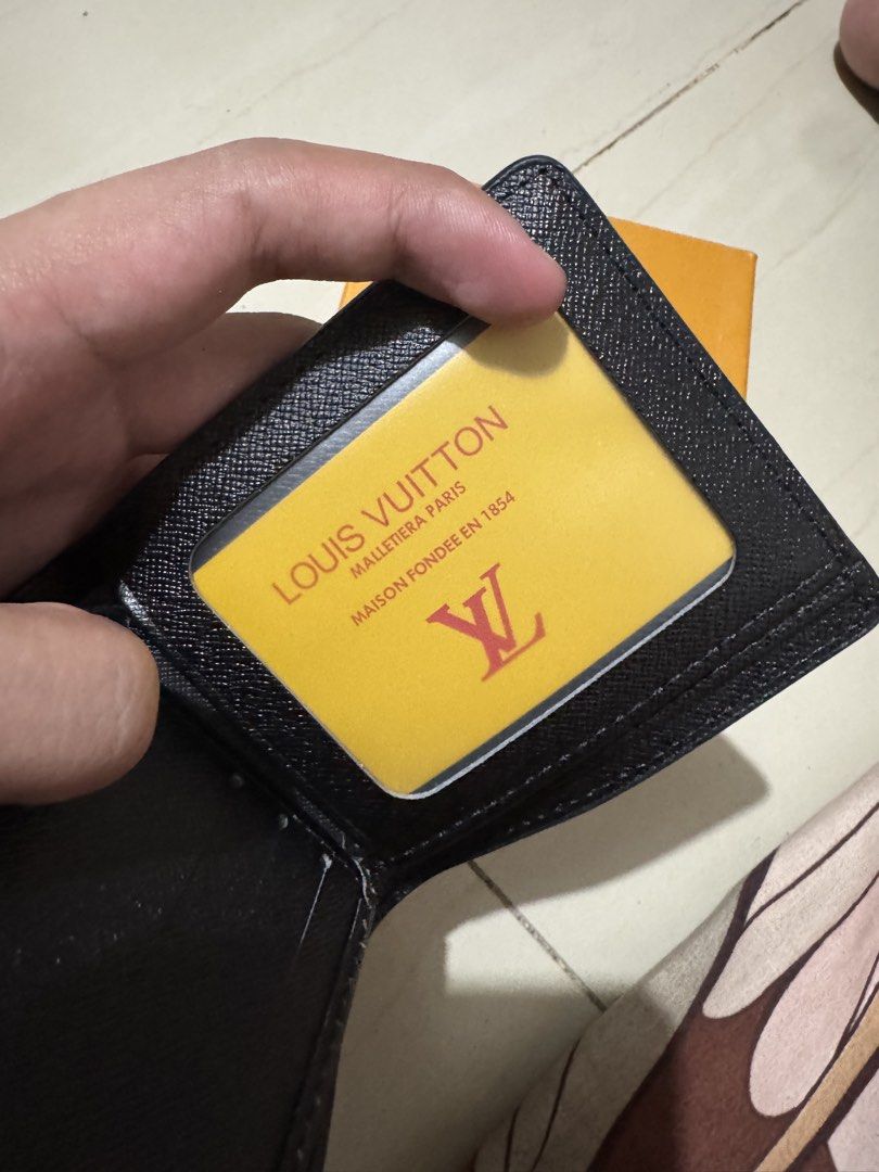 Louis Vuitton black wallet (Category: Luxury Bags & Wallets) located in Pikit. Submitted by abogago_96 (Listing ID 1437369435, Image 3). Description: Hangtag lang kulang.