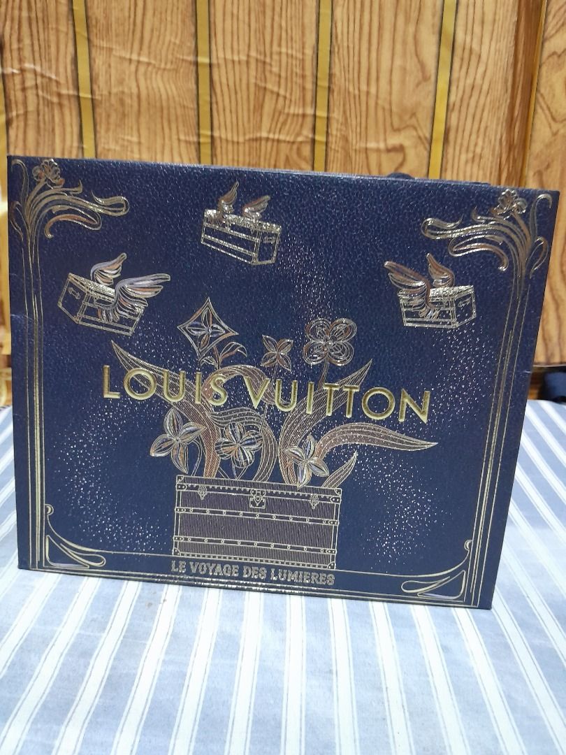 Louis Vuitton Limited edition Holiday 2025 Paper Bag - S (Category: Luxury Bags & Wallets) located in Caloocan City. Submitted by josh.m138 (Listing ID 1437365751, Image 1). Description: - Authentic Louis Vuitton paper bag - Features a navy blue exterior - Gold Louis Vuitton logo - White interior - Printed text on the bottom - Perfect for gifting or collecting.