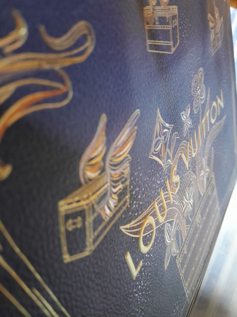 Louis Vuitton Limited edition Holiday 2025 Paper Bag - S (Category: Luxury Bags & Wallets) located in Caloocan City. Submitted by josh.m138 (Listing ID 1437365751, Image 2). Description: - Authentic Louis Vuitton paper bag - Features a navy blue exterior - Gold Louis Vuitton logo - White interior - Printed text on the bottom - Perfect for gifting or collecting.