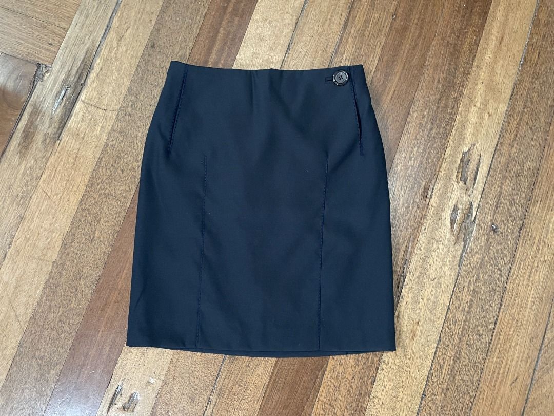 Louis Vuitton Skirt (authentic) (Category: Luxury Apparel) located in Lucena. Submitted by 0174.archive (Listing ID 1437249971, Image 1). Description: very good used condition no flaws 100% wool material Actual Measurements (inches) Waist:14.5 / 29 around Hip:16.5 / 33 around Length: 19.5 Message before buying if you have question Items are new / pre-loved / second hand used Manage your expectations Buy with confidence. No return no exchange.