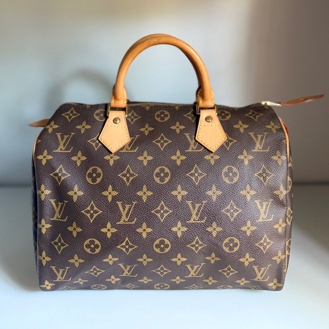 Louis Vuitton Speedy 30 Monogram LV Too Handle hand bag (Category: Luxury Bags & Wallets) located in Quezon City. Submitted by ksumer (Listing ID 1437338770, Image 2). Description: Used bad.