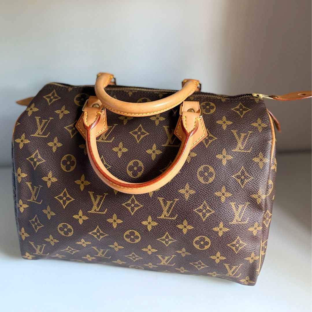 Louis Vuitton Speedy 30 Monogram LV Too Handle hand bag (Category: Luxury Bags & Wallets) located in Quezon City. Submitted by ksumer (Listing ID 1437338770, Image 3). Description: Used bad.