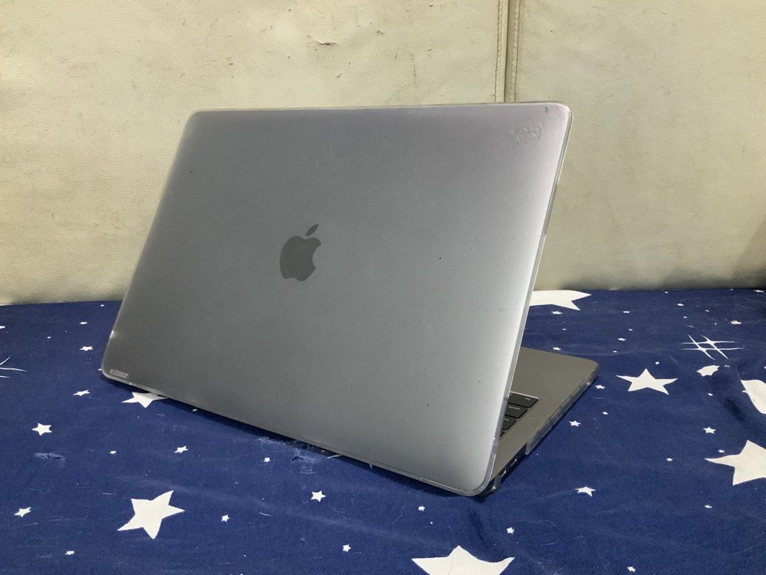 MacBook Pro 13” 2017 ( defective lcd ) (Category: Laptops & Notebooks) located in Marikina City. Submitted by jmgtz (Listing ID 1437213333, Image 2). Description: Macbook pro 13inch 2017 model Issue: need to replace lcd Good working and can be use on external monitor. ( see last 2 photos specs and battery status ) Price is fix and Selling as is Unit only no charger included .