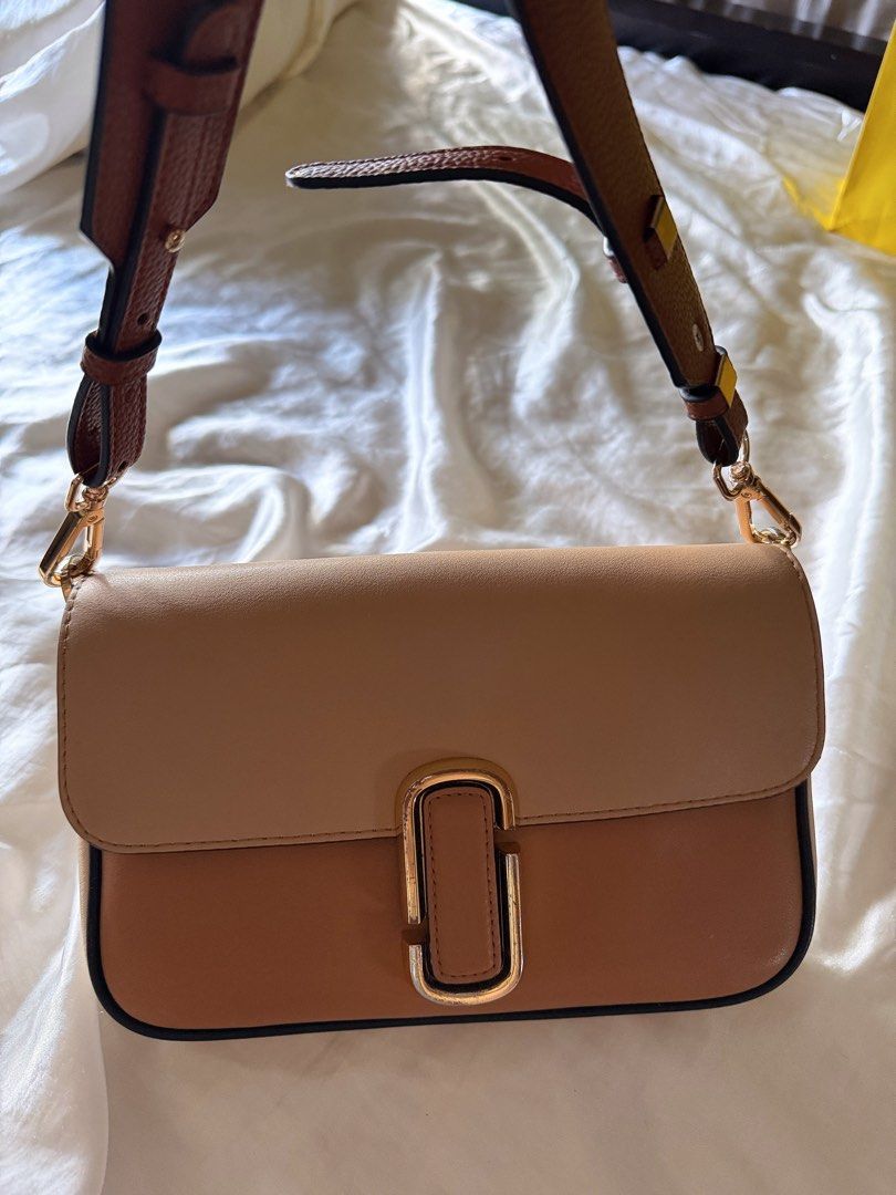 Marc Jacobs The J Marc Shoulder Bag (Category: Luxury Bags & Wallets) located in Manila. Submitted by naturalgor26477 (Listing ID 1437289006, Image 1). Description: Selling my preloved flap bag bought at greenbelt makati. yung strap is from Orange app na i sold separately the strap before.but the bag itself is original.