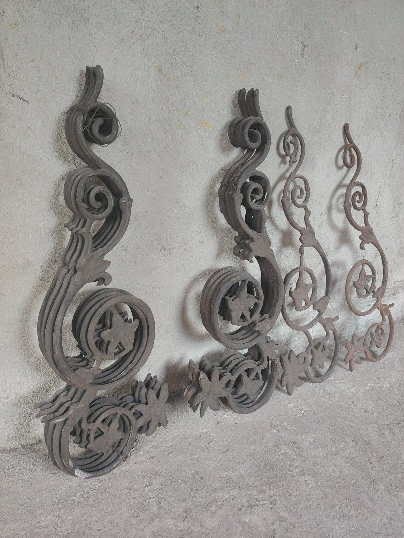 Metal cast iron baluster railing stair decor (Category: Wall Decor) located in Caloocan City. Submitted by zenmountain-d8b1c0 (Listing ID 1437349283, Image 1). Description: Cod po tayu 💯.