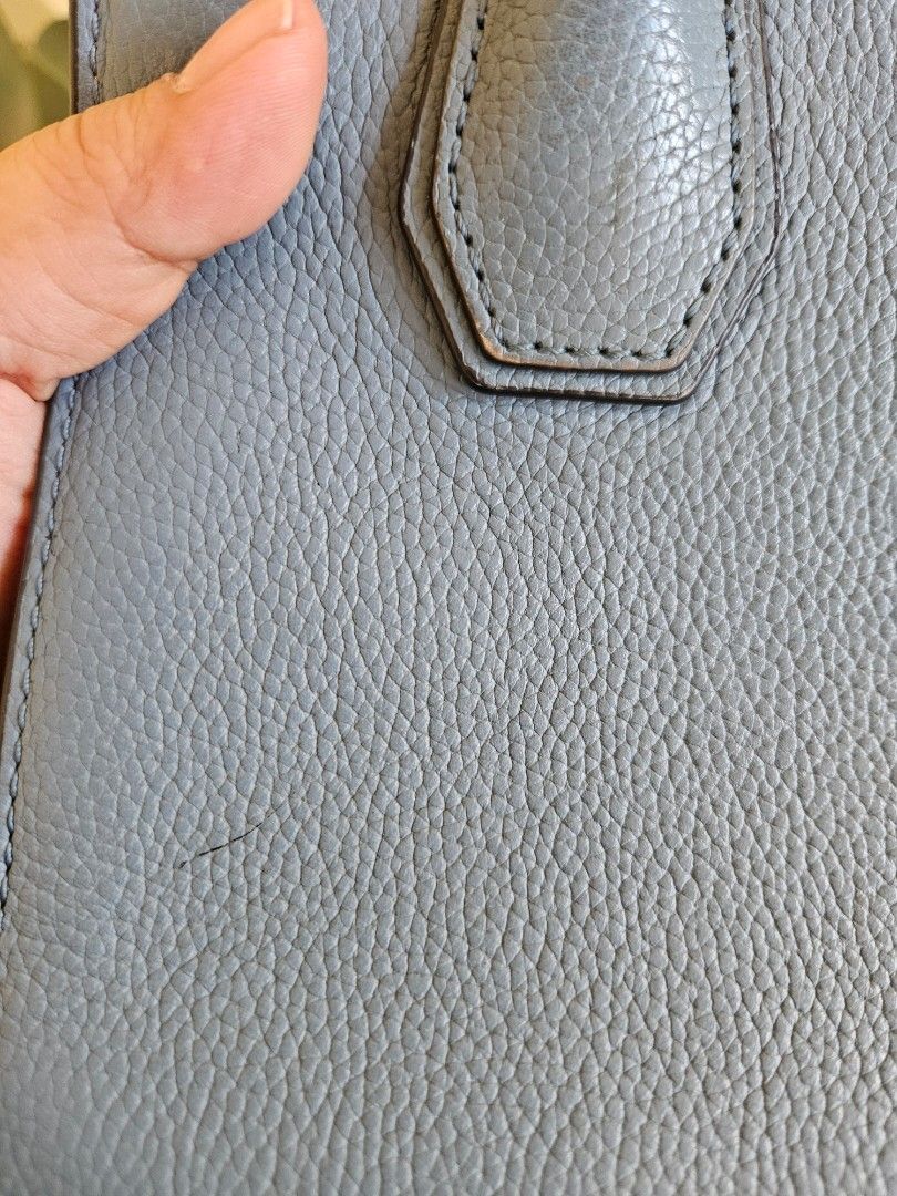 Michael Kors Mercer sling bag (Category: Luxury Bags & Wallets) located in Batangas. Submitted by iris_26 (Listing ID 1437339627, Image 3). Description: .