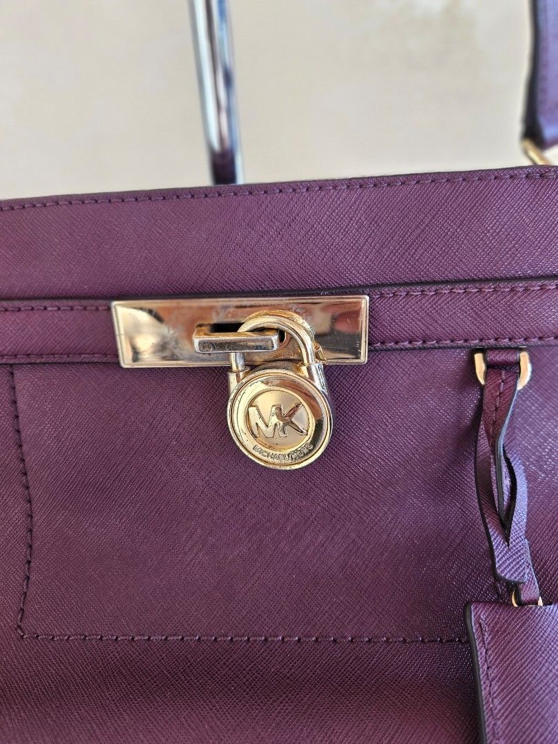 Michael Kors sling bag (Category: Luxury Bags & Wallets) located in Batangas. Submitted by iris_26 (Listing ID 1437339870, Image 2). Description: .