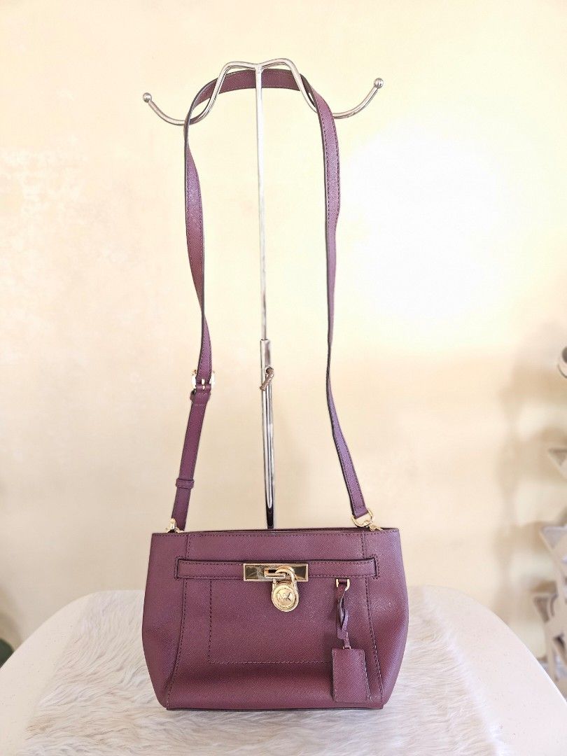 Michael Kors sling bag (Category: Luxury Bags & Wallets) located in Batangas. Submitted by iris_26 (Listing ID 1437339870, Image 1). Description: .
