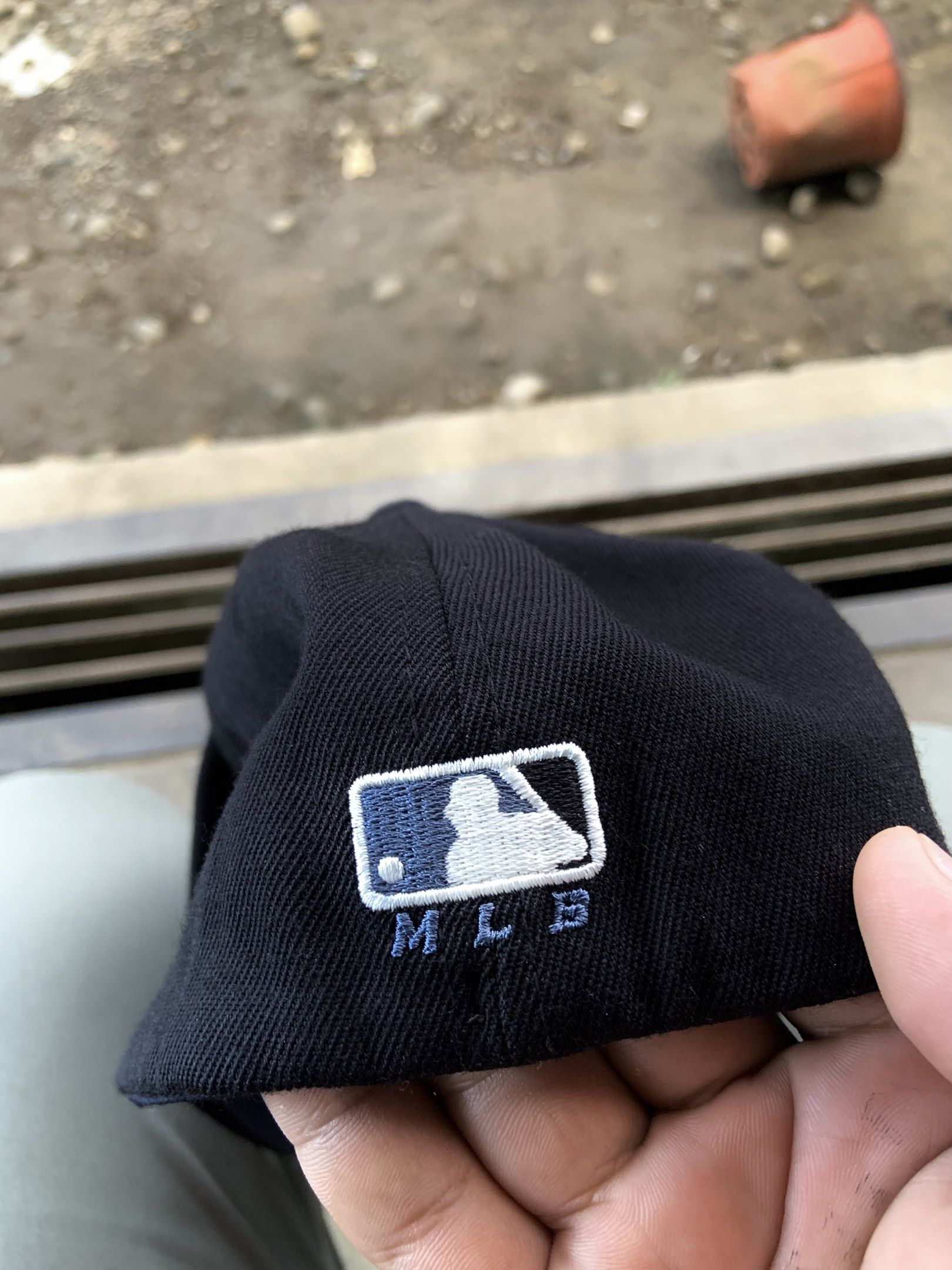 MLB (Category: Caps & Hats) located in Asuncion (Saug). Submitted by carls_thrift21 (Listing ID 1437241275, Image 3). Description: Size: Medium to Xl.