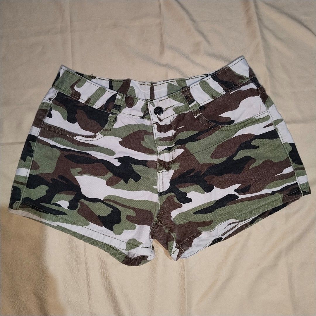 Mudd Camo Shorts (Category: Shorts) located in Daraga. Submitted by timeless_thread (Listing ID 1432368037, Image 1). Description: Never been used this cute short. Perfect for your new outfits..