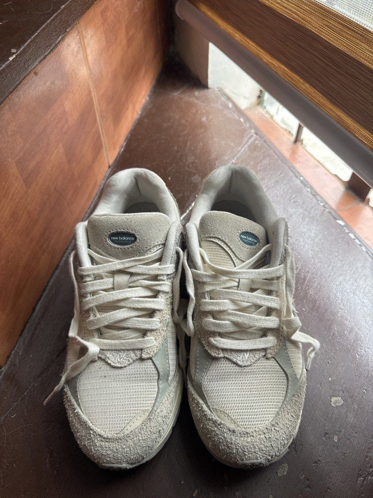 New Balance 2002R - Linen/Concrete (Category: Sneakers) located in Dasmarinas. Submitted by crldml (Listing ID 1437248537, Image 2). Description: For Sale: New Balance 2002R Colorway: Beige/Taupe Code: M2002REK Size: US 6 Women / 24 JPN / EU 38.5 Bought in Japan 🇯🇵 Lightly used, still in great condition. Clean overall with minimal signs of use only..