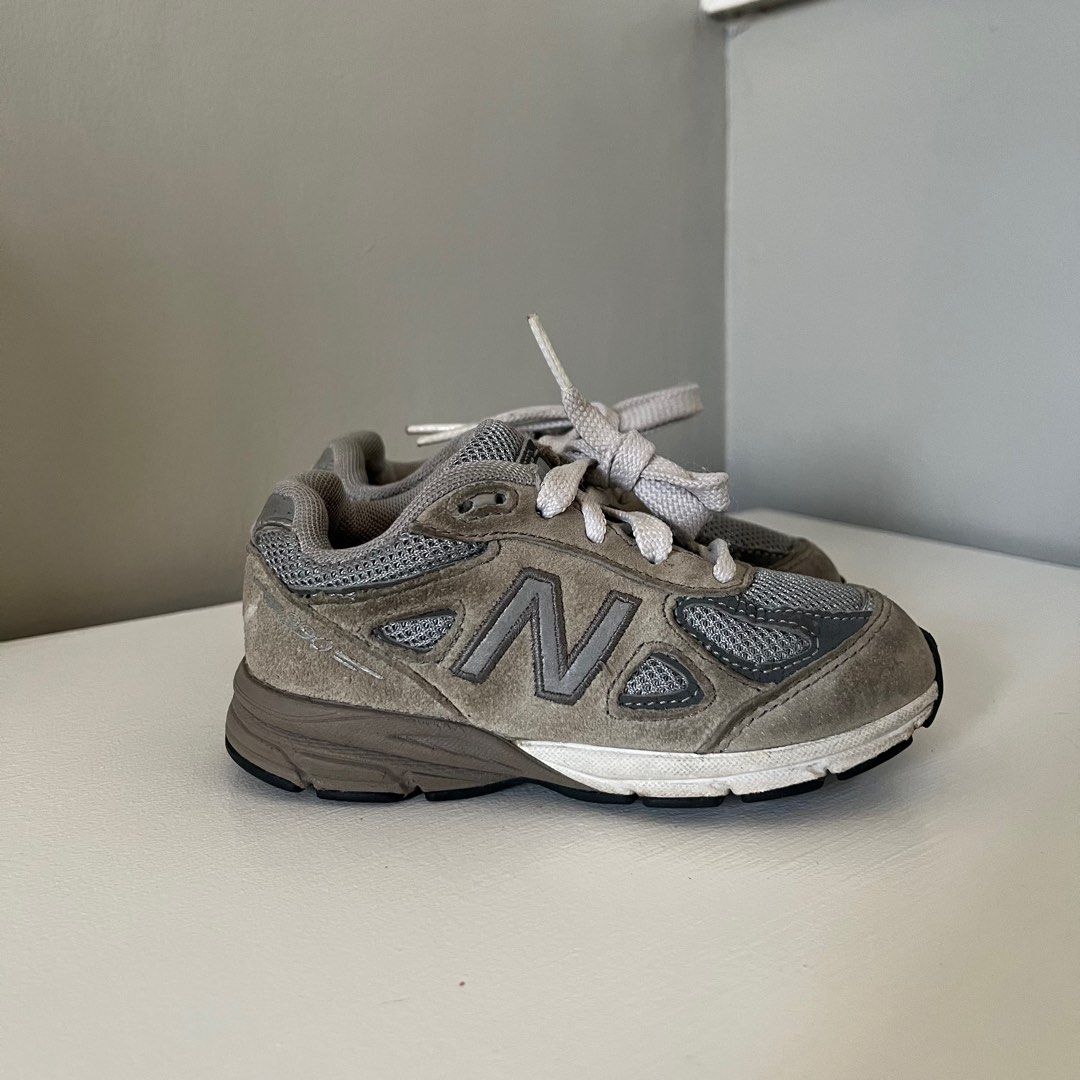 NEW BALANCE 990V toddler (Category: Babies & Kids Fashion) located in Las Pinas. Submitted by wavynicci (Listing ID 1437325129, Image 1). Description: 14cm.