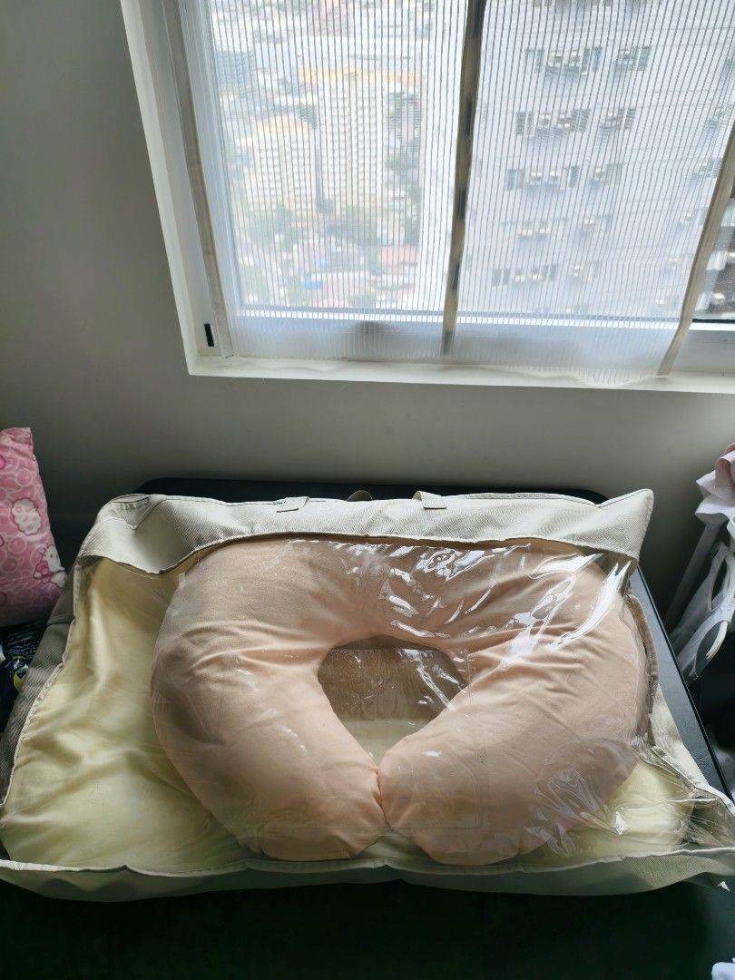 Newborn Snuggle Pillow Set (Category: Children's Beds) located in Calamba. Submitted by junethomasb (Listing ID 1437234166, Image 3). Description: Newborn Snuggle set includes a carrying bag, a nursing pillow, and several bolster pillows..