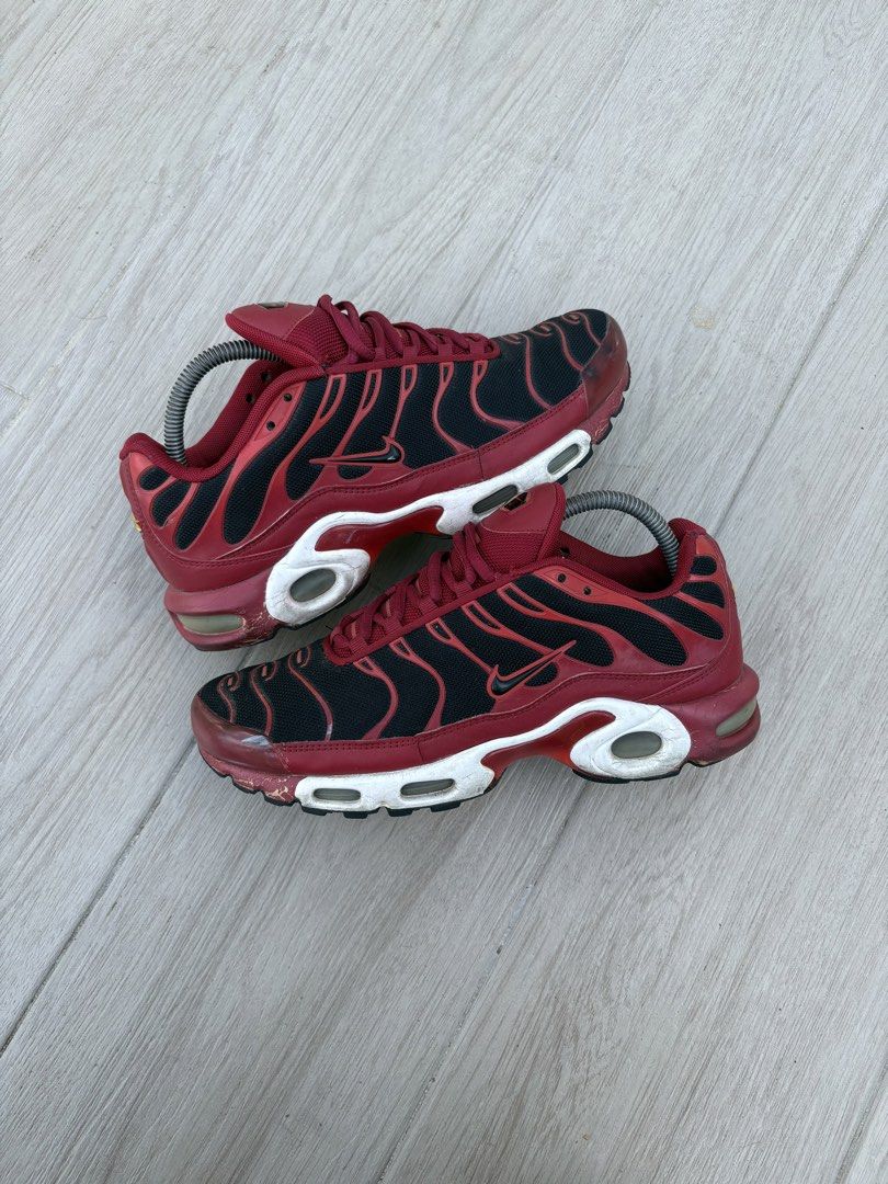Nike Airmax TN (Category: Sneakers) located in Andop. Submitted by wr.ensole (Listing ID 1437376384, Image 1). Description: Size 8us Good condition .