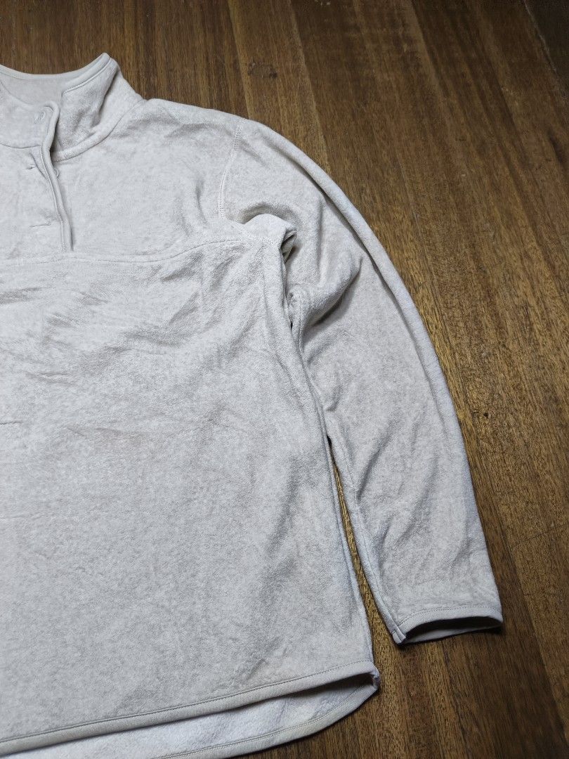 Muji Fleece Pullover Sweater medium women's (Category: Coats, Jackets and Outerwear) located in Mandaluyong City. Submitted by heatgear (Listing ID 1437351787, Image 3). Description: - Nike fleece pullover sweater - Size: M - High collar - Partial button-up closure - Long sleeves - Material: Polyester - Color: Neutral - Versatile for layering dimension L 25 w 19 480 + sf location mandaluyong.