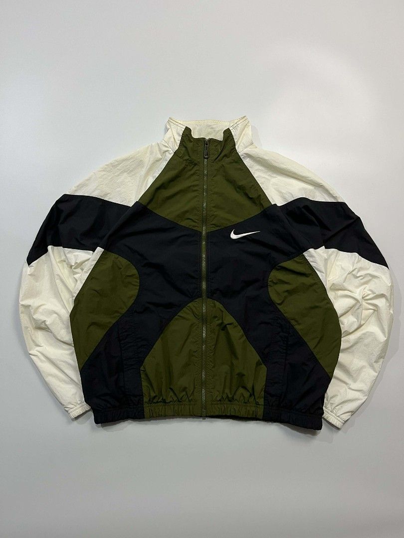 Nike NSW Re-Issue Windbreaker Jacket (Category: Activewear) located in Tacloban City. Submitted by crazyforu (Listing ID 1437316078, Image 1). Description: Size Medium 26 x 26 No issue HMU📩.