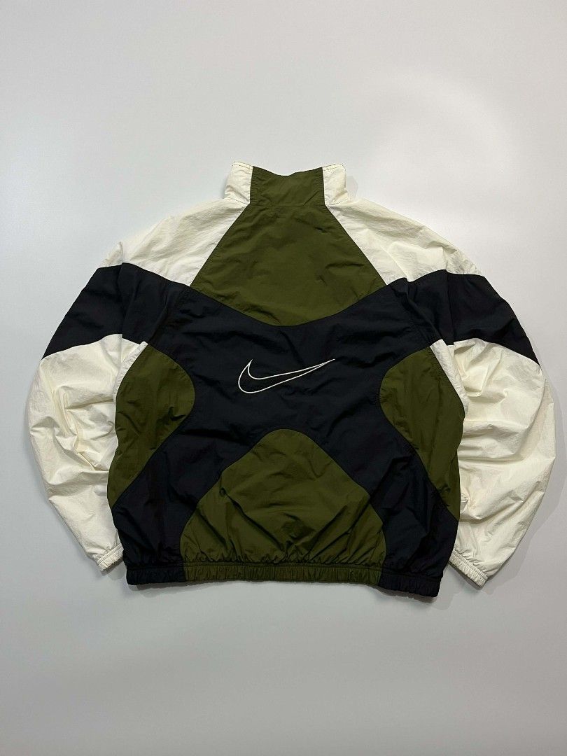Nike NSW Re-Issue Windbreaker Jacket (Category: Activewear) located in Tacloban City. Submitted by crazyforu (Listing ID 1437316078, Image 2). Description: Size Medium 26 x 26 No issue HMU📩.