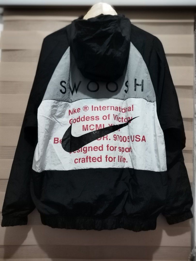 Nike NSW Swoosh Windbreaker (Category: Coats, Jackets and Outerwear) located in Carmona. Submitted by hapikokoy (Listing ID 1437295910, Image 2). Description: -Solid Item! -Excellent Condition! -Color may vary due to lighting! -Issue : crack print po sa backhit pero di nmn po iindahin dahil sobrang mabisa pa din po ng item na to!😉 -Size : W24 x L28 *Huwag po mahihiyang tumawad😉❤️ *Feel free to ask for a fit-demo pic / vid😉❤️.