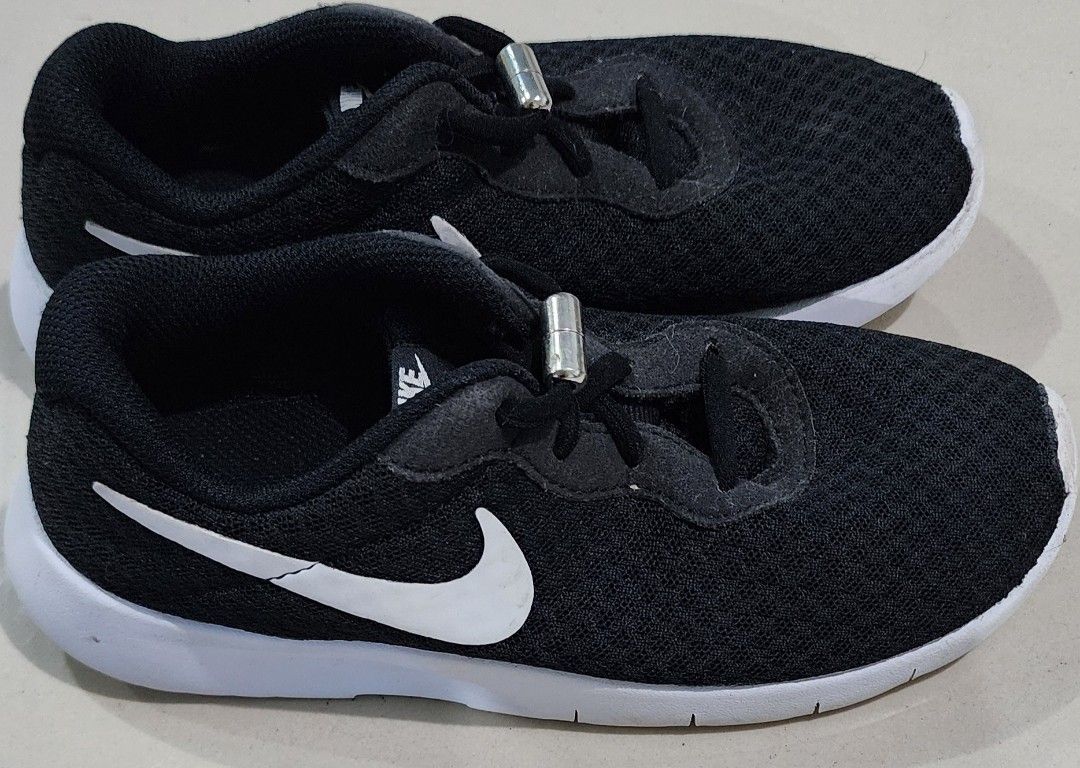 Nike shoes for kids, Euro 31 , 19cm (Category: Babies & Kids Fashion) located in Baguio. Submitted by coffeesilvershadow_28 (Listing ID 1437377607, Image 2). Description: - From Korean box - With minimal SOU, still in excellent condition - Baguio dropping - Jnt shipping- Payment first pkus sf before shipping.