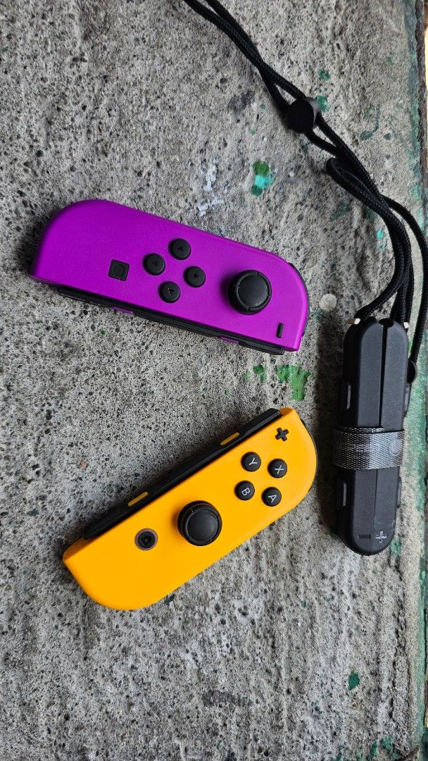 Nintendo Switch Joy-Con Controller (Purple/Yellow) (Category: Controllers) located in Manila. Submitted by stephgrmnt (Listing ID 1437235296, Image 1). Description: Original Rarely used No box included RFS: Hindi na nagagamit..