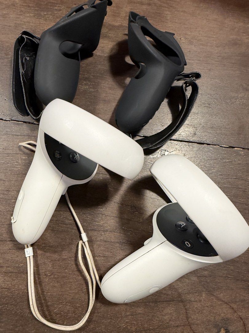Oculus Meta Quest 2 (Category: Virtual Reality) located in Paranaque City. Submitted by jennyfurn (Listing ID 1436598103, Image 2). Description: Selling my Meta Quest 2 128GB in very good condition. Includes: • VR headset • 2 controllers • Charging cable & power adapter • Facial interface • Carrying case with zipper closure * original box ✔ Clean lenses ✔ Controllers fully functional (buttons + joysticks working perfectly) ✔ Adjustable headset st