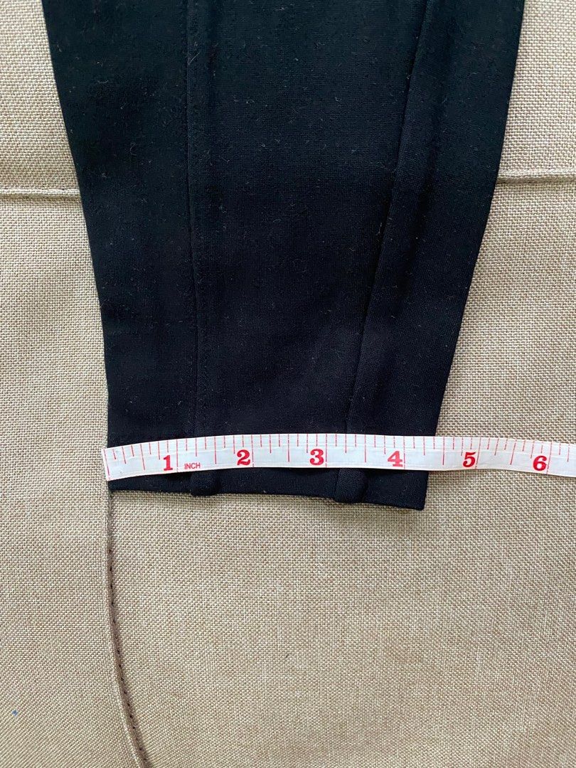 Old Navy Black Leggings - Size L (Category: Other Bottoms) located in Manila. Submitted by stockroompreloved (Listing ID 1437273334, Image 3). Description: - Old Navy black leggings - Size: L - Features: - High waist - Slim fit - Measurements: - Inseam: 29 inches - Waist: 16 inches across - Material: Stretchy - Perfect for everyday use.