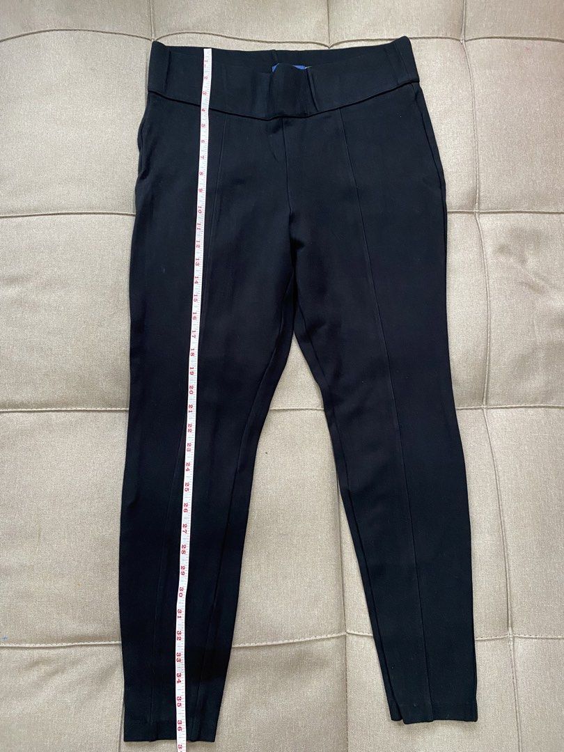 Old Navy Black Leggings - Size L (Category: Other Bottoms) located in Manila. Submitted by stockroompreloved (Listing ID 1437273334, Image 2). Description: - Old Navy black leggings - Size: L - Features: - High waist - Slim fit - Measurements: - Inseam: 29 inches - Waist: 16 inches across - Material: Stretchy - Perfect for everyday use.