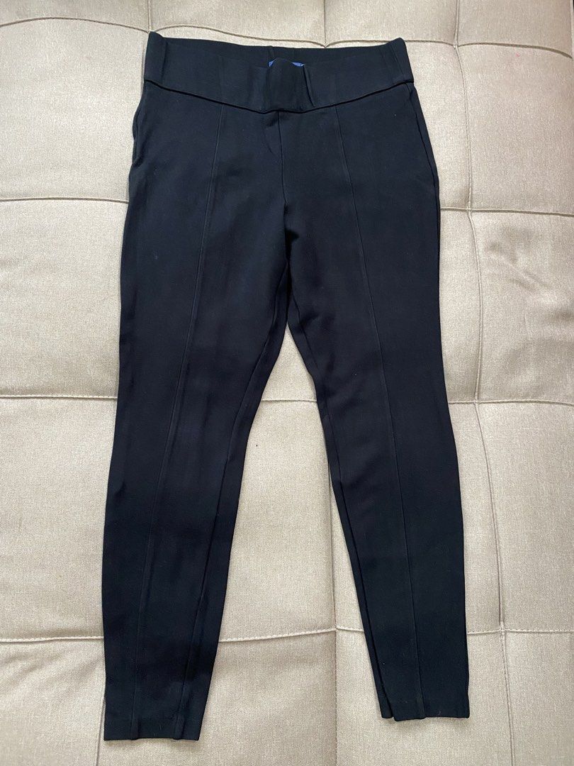 Old Navy Black Leggings - Size L (Category: Other Bottoms) located in Manila. Submitted by stockroompreloved (Listing ID 1437273334, Image 1). Description: - Old Navy black leggings - Size: L - Features: - High waist - Slim fit - Measurements: - Inseam: 29 inches - Waist: 16 inches across - Material: Stretchy - Perfect for everyday use.